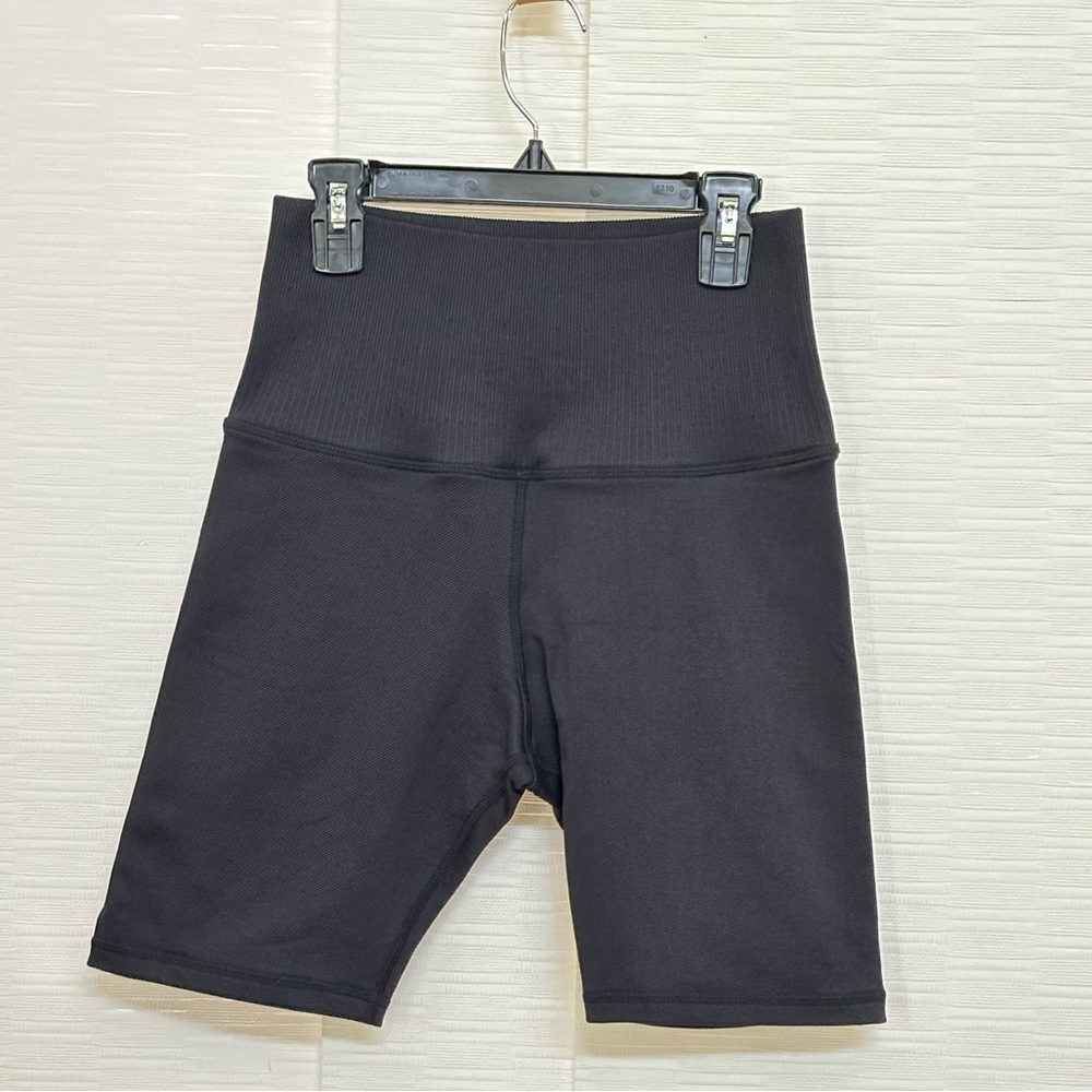 Avocado Bike Shorts NWOT